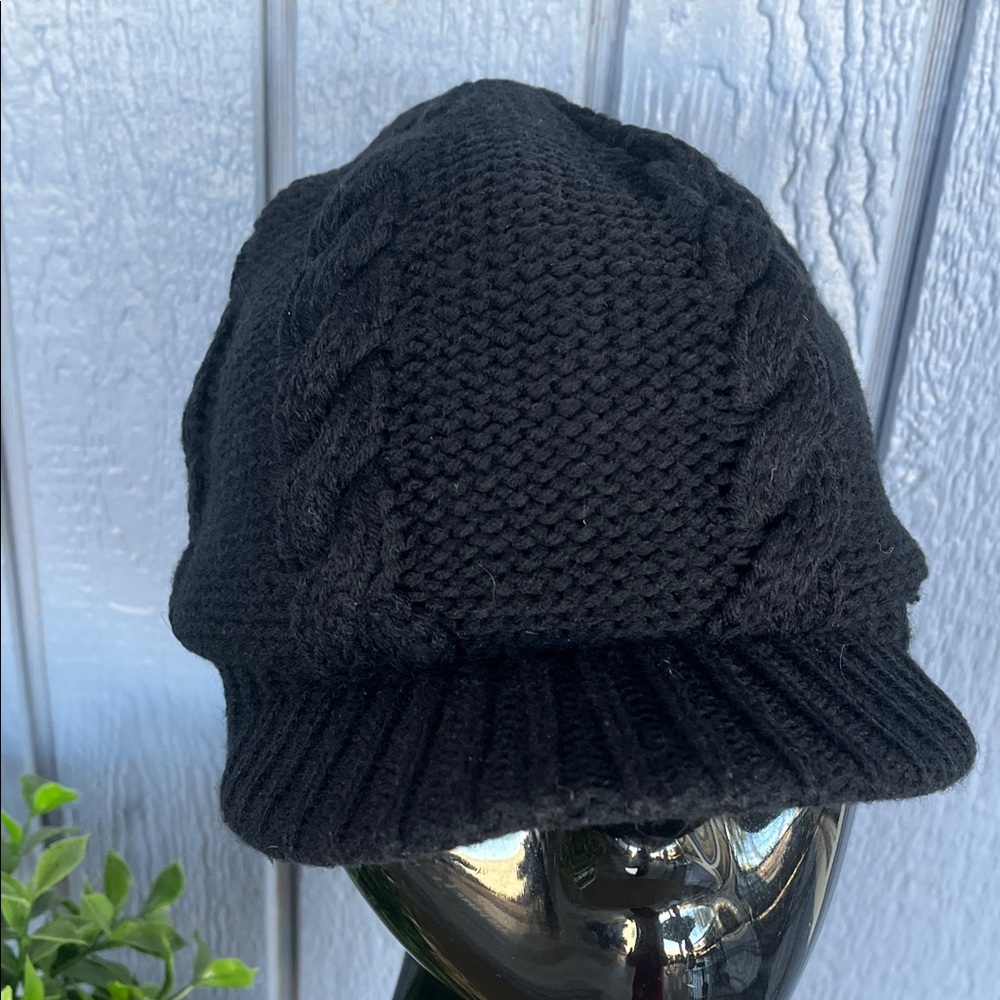 Seirus  Innovation Stylish Black Cable Knit Hat with Brim
